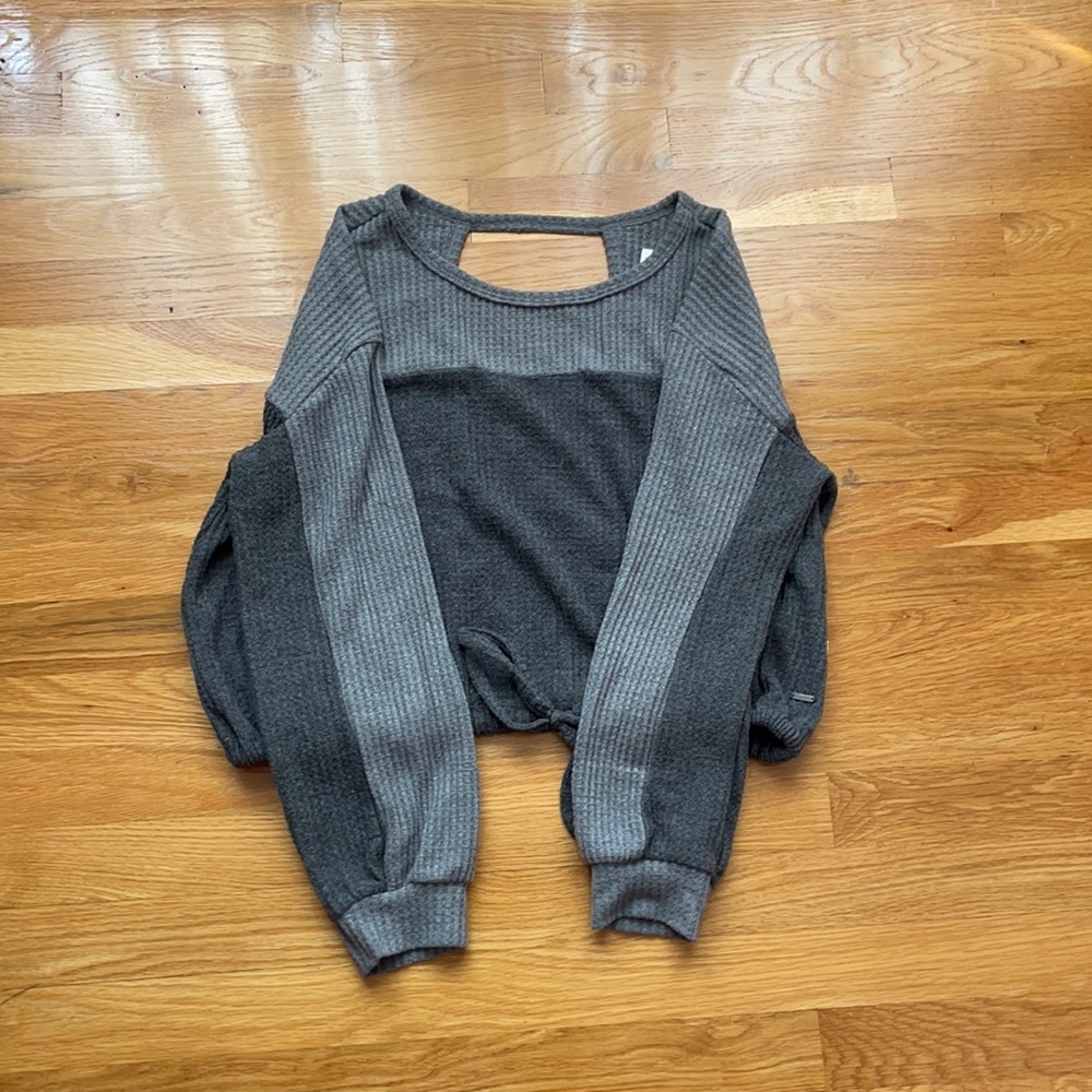 hollister light grey /dark grey sweater